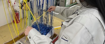 ケーブル加工の様子